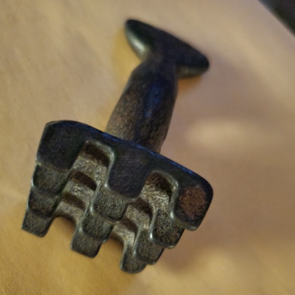 Antique Cast Iron Meat Tenderizer 1920’s - Picture 7 of 7